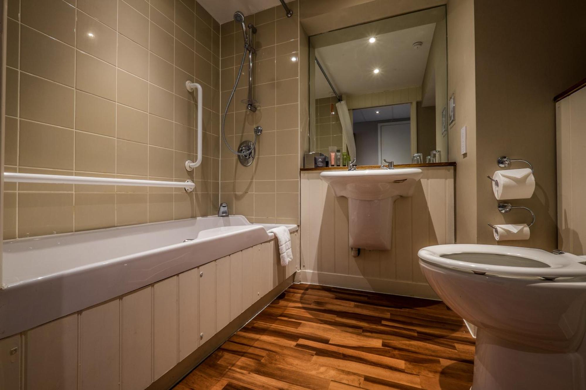 Bridge Hotel Greenford  Dış mekan fotoğraf