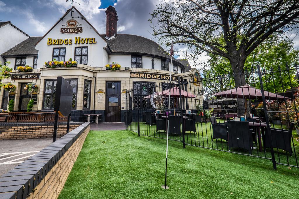Bridge Hotel Greenford  Dış mekan fotoğraf